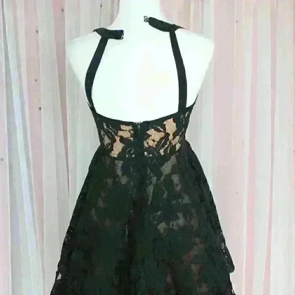 Mini Lace Puffy Dress - Picture 2 of 7